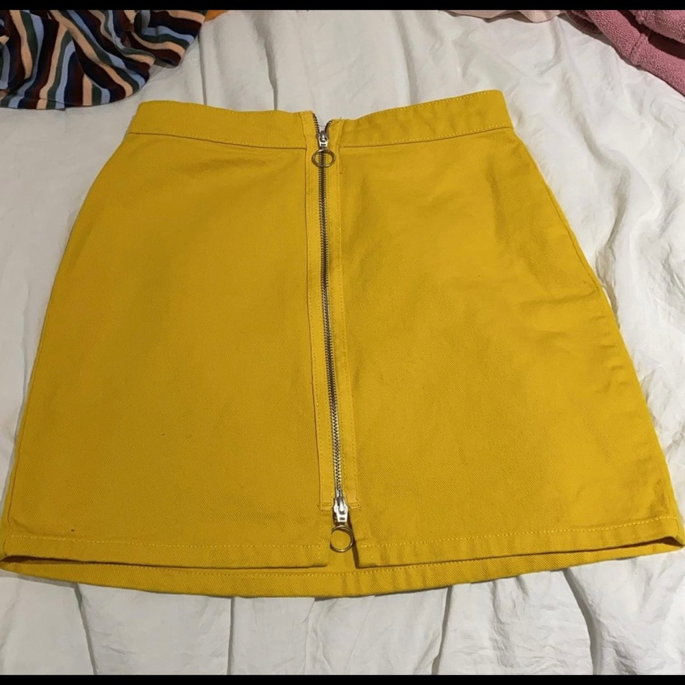 Yellow BDG skirt small